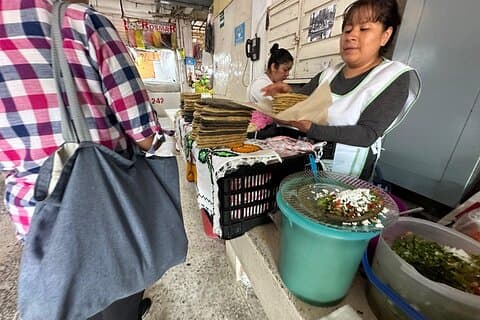 Mexican Salsa Workshop with Local Market Visit in Mexico City