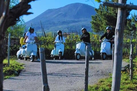 A Vintage Vespa Tour at the Base of Mount Vesuvius from Pompeii