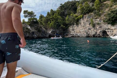 Amalfi Coast rent a rubber boat: from Salerno without a license