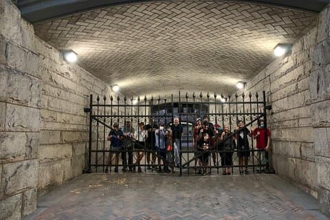Black & Ghost Tour