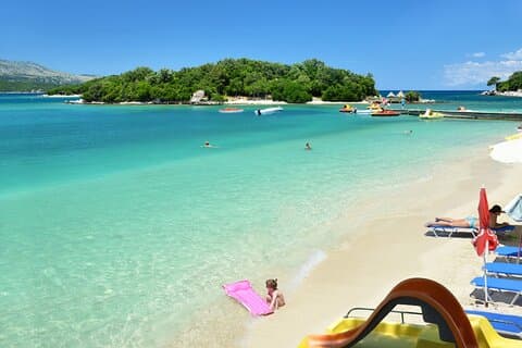 Tour privado de Saranda, Ksamil e Blue Eye a partir de Tirana