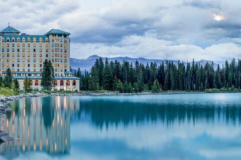 Luxury Private tour of Lake Louise & Moraine from Canmore/Banff