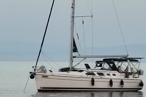 Exklusive Segeltour mit Mittagessen und Aperitif