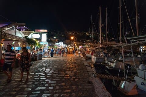 Visit Pythagorio in the evening - Bus Transfer