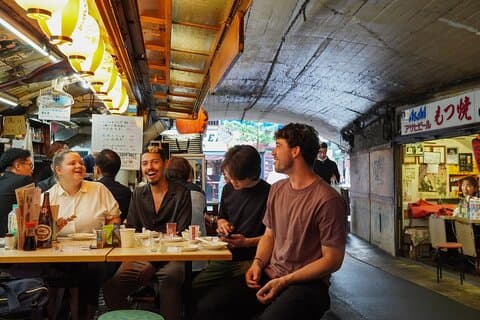 Ginza Under Track Izakaya Crawl upplevelse