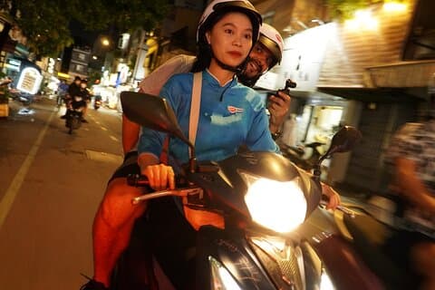 Ho Chi Minh Night Tour på motorcykel med kvindelige ryttere | KissTour
