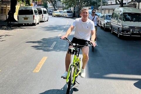 Udforsk Bangkok med E-Bike Halvdags guidet tur