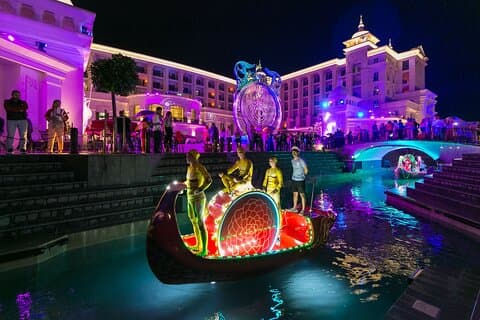 Antalya Land of Legends Nachtshow & Musicals mit Ortskundiger Reiseleiter