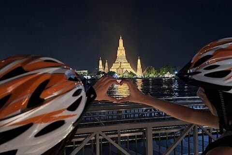 Excursión nocturna en bicicleta eléctrica por Bangkok al Gran Palacio y Wat Arun Vistas