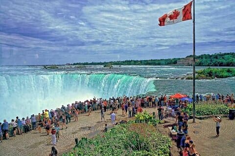 Small Group Toronto to Niagara Falls Tour with Pickup