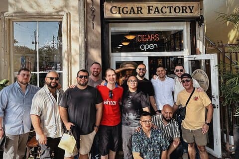 Miami Cigar Factory Tour : Café Cubano y Cigarros Enrollados a Mano