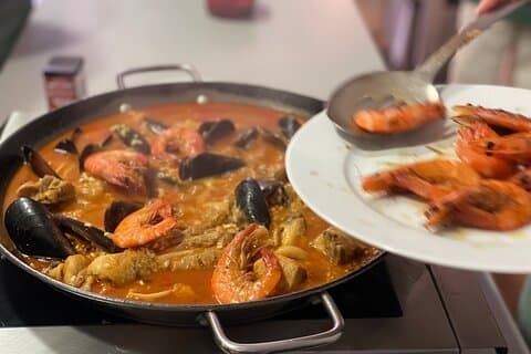 Paella, tortilla y sangría tradicional Clase de cocina