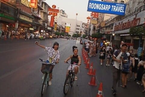 Visite nocturne de Bangkok en vélo électrique aux lumières du Grand Palais