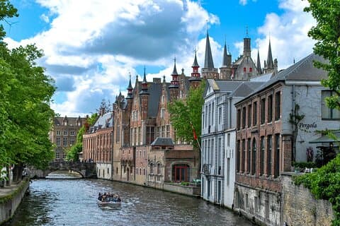 Brugge guidet dagstur med mulighet for kanalcruise og hotellhenting