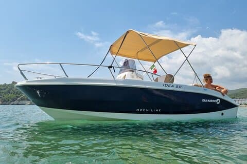 Shared boat tour in Vieste with bathing stop