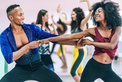 Clases de baile latino de bachata y salsa