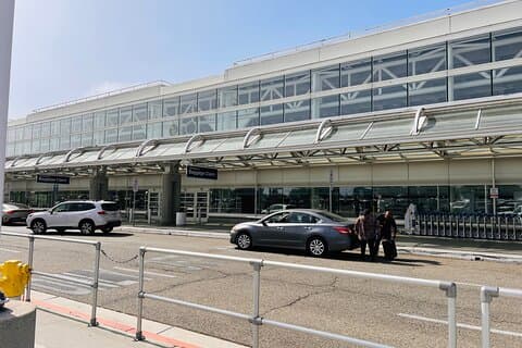 ONT Airport Pick up and Drop from to Hotels inside Ontario area