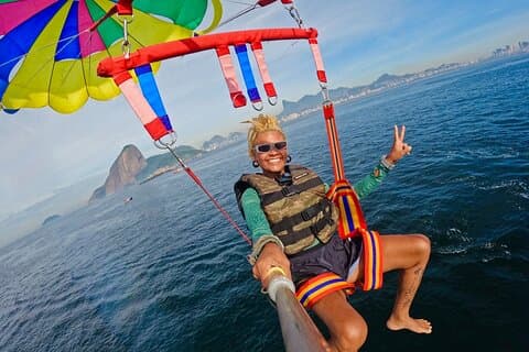 Schnellboottour mit Parasailing in Rio de Janeiro
