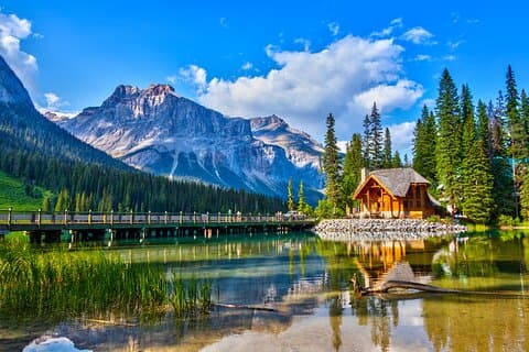 Private Tour to Moraine Lake, Louise, Emerald and Takkakaw Falls