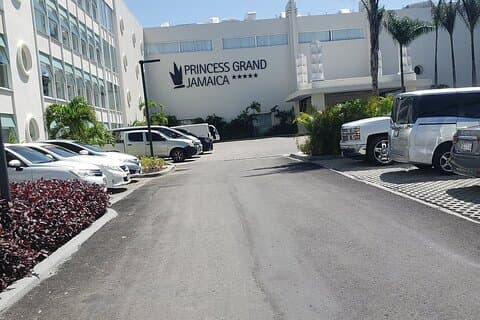 Princess Grand / Senses Flughafentransfers von MBJ