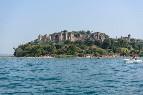 From Lazise : Boat cruise to Sirmione