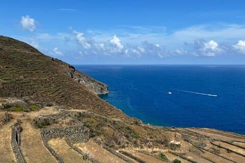 Utflukt mellom kratere og Favàre i Pantelleria
