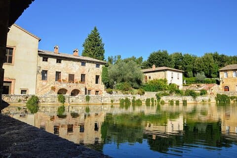Recorrido por San Quirico : Calles medievales, jardines & vistas toscanas