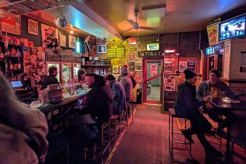 Rock'n'roll venues pub crawl including 2 free drinks and history