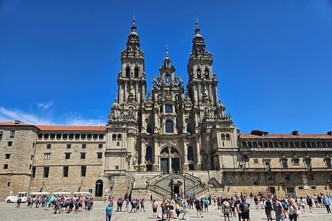 Transfer- Porto to Santiago Compostela / Camiño Route or reverse