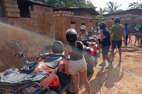 Zanzibar Nungwi & Kendwa 3H Quad Tour door dorpen en kust