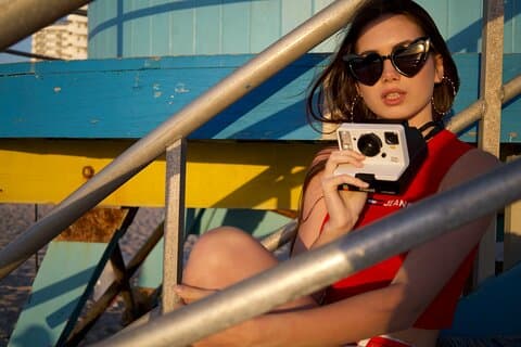Vibrant Photoshoot avec Miami Signature Backdrops
