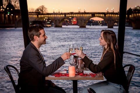 Paris Seine River Dinner Cruise with Champagne and Window Seating