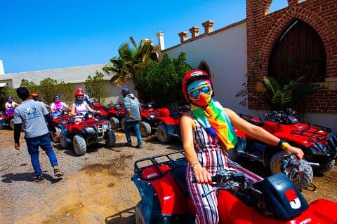 Hurghada 3 uur Safari Quad Bike, Camel rijden en gratis winkelen