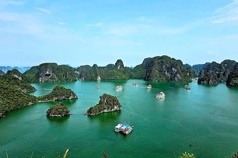 Ha Long Deluxe Day Cruise with Set Menu Lunch, Kayaking & Party