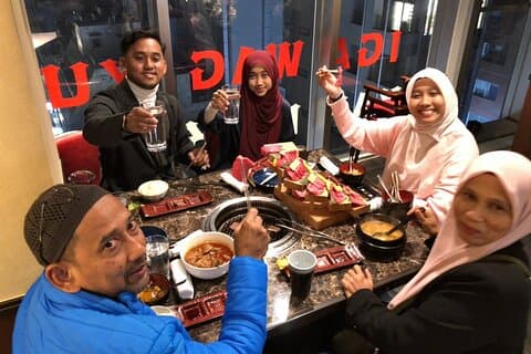 Halal Wagyu Tasting Un tour amichevole con guida locale ad Asakusa