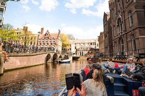 Amsterdam Open Boat Cruise i gamlebyen sentrum med drikkealternativer