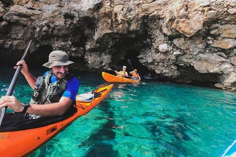 Escursione in kayak a Porto Selvaggio tra grotte e sorgenti