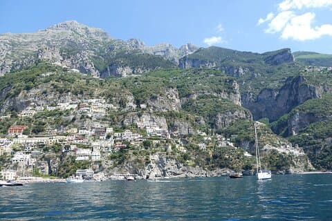 Positano Essentials: Fra landsbyens gader til gamle skatte