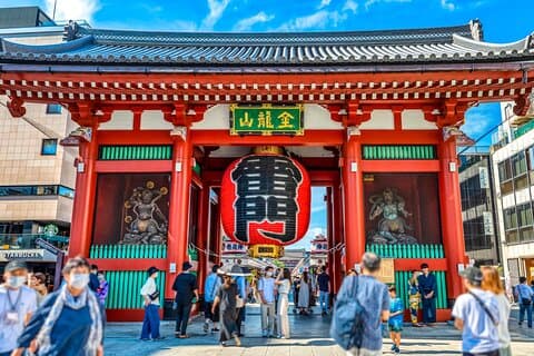 Asakusa Invisible Spirits : viaggio tra fede e fortuna