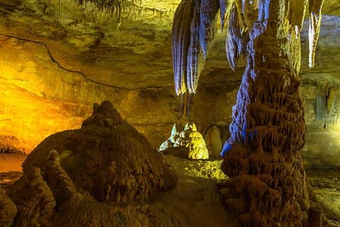 Tour en grupo por la cueva de Prometeo y el cañón del Martvili