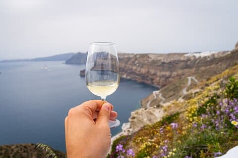 Cata de vinos en Santorini al atardecer