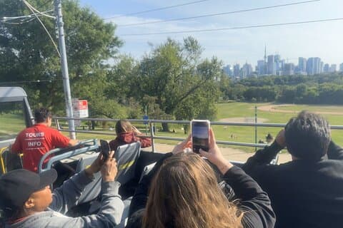 Visite des quartiers Est de Toronto en autobus à toit ouvert et guide en direct