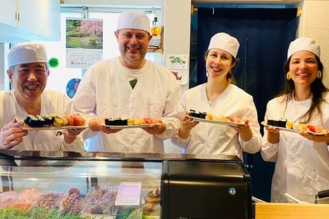 Explorez Kanazawa avec Sushi Making Experience
