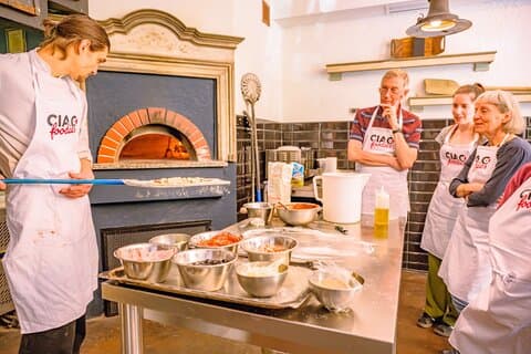 Den italienska vägen: Pizza- och Gelatoklass med obegränsat med vin