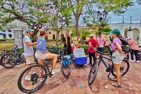 Panama Bike Tour with food tasting included by Paradox Experience