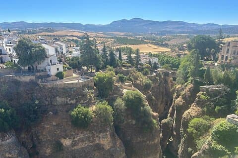 da Marbella/Estepona: Tour privato VIP di Ronda con tapas + ingresso