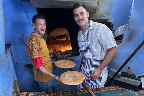 Bag marokkansk brød med en lokal familie og clay ovn oplevelse