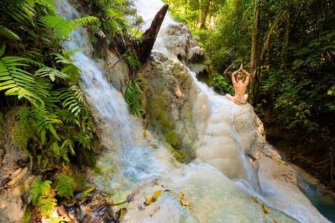 Chiang Mai: cascata appiccicosa con camion locale con sosta al mercato