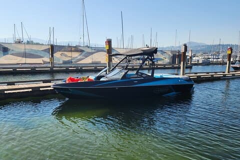 Axis T22 Wake Surfboot mieten