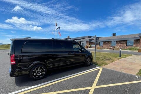 10-daagse privéchauffeurstour door Ierland vanuit Cork - AMG Line MPV XL